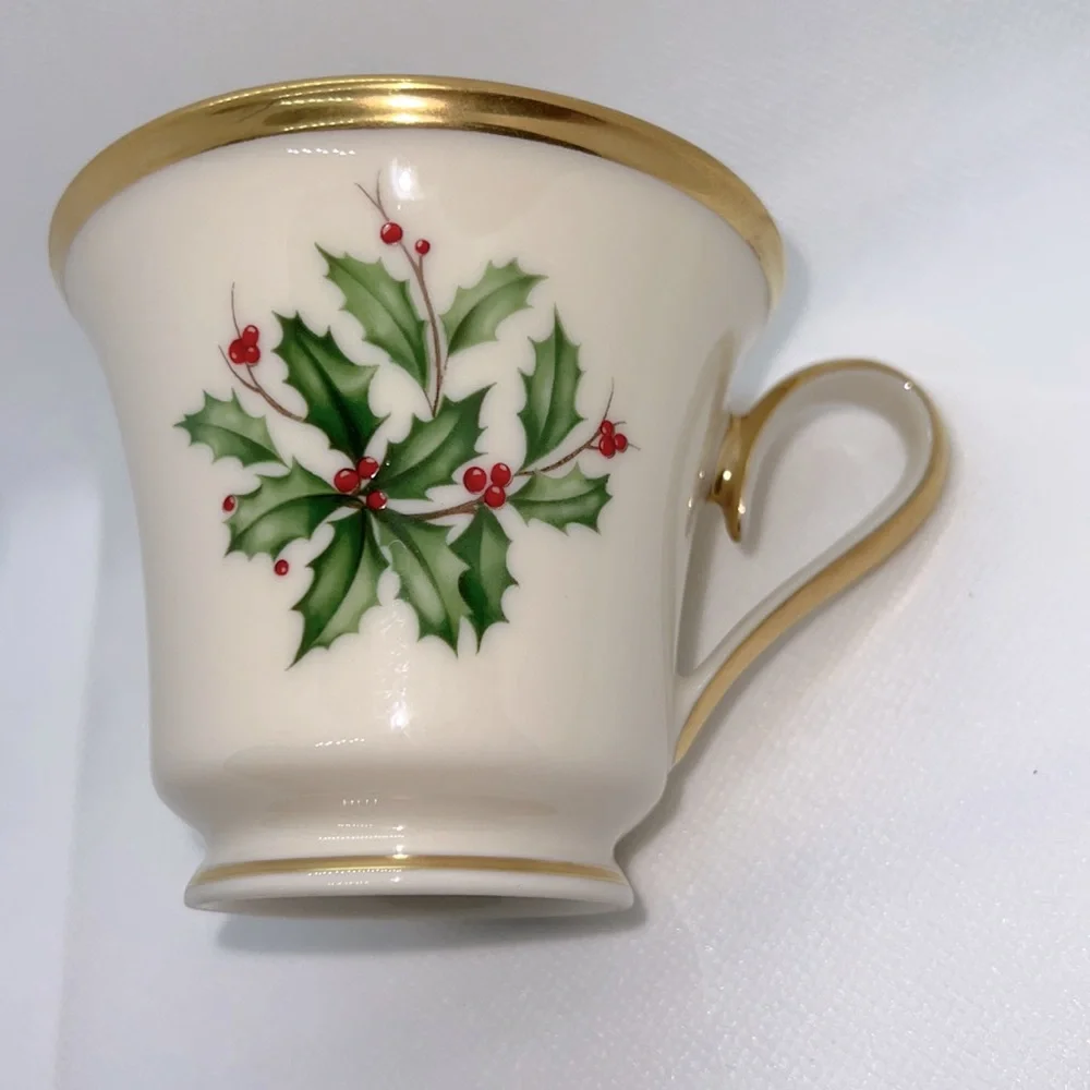 LENOX HOLIDAY FOOTED TEACUP AND SAUCER VINTAGE CHINA HOLLY & BERRIES